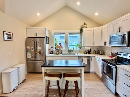 Listing photo thumbnail