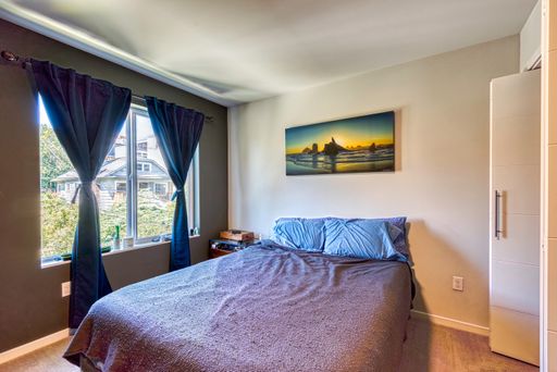 Listing photo thumbnail