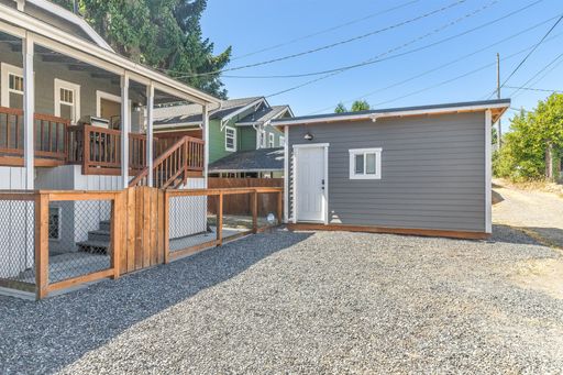 Listing photo thumbnail