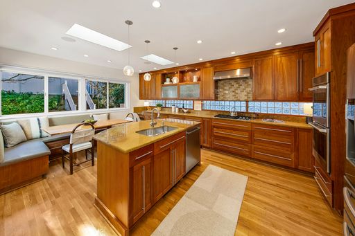 Listing photo thumbnail