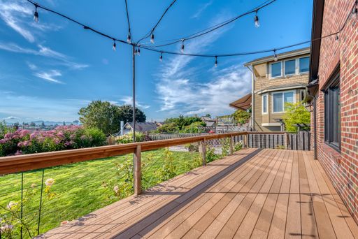 Listing photo thumbnail