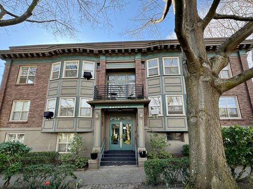 Listing photo thumbnail