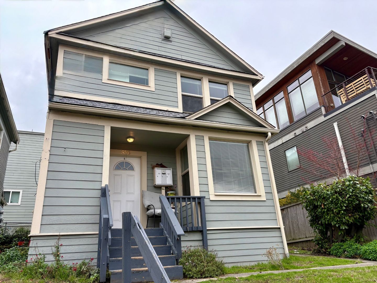 Seattle Apartment: 556 Ward St