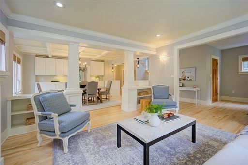 Listing photo thumbnail
