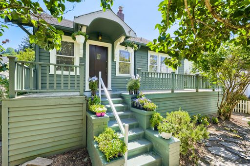2552 57th Ave SW, Seattle, WA 98116