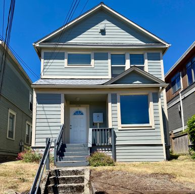 556 Ward St - Lower, Seattle, WA 98109