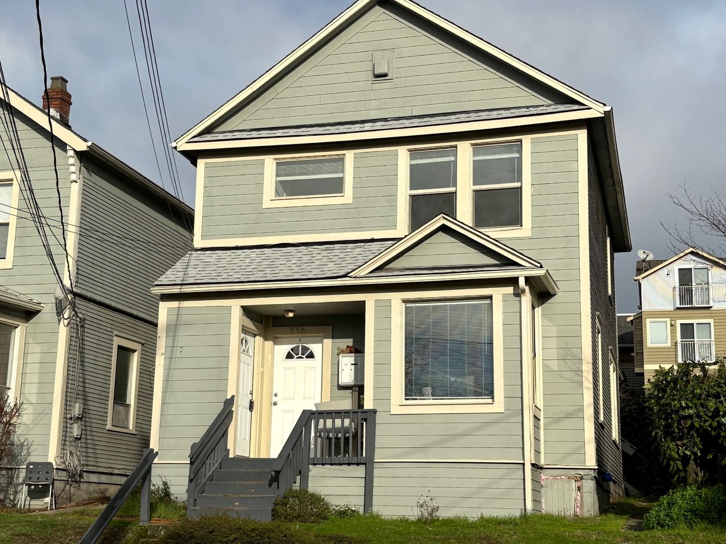 Seattle Apartment: 556 Ward St