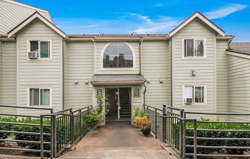 3819 130th Ln SE #E15, Bellevue, WA 98006