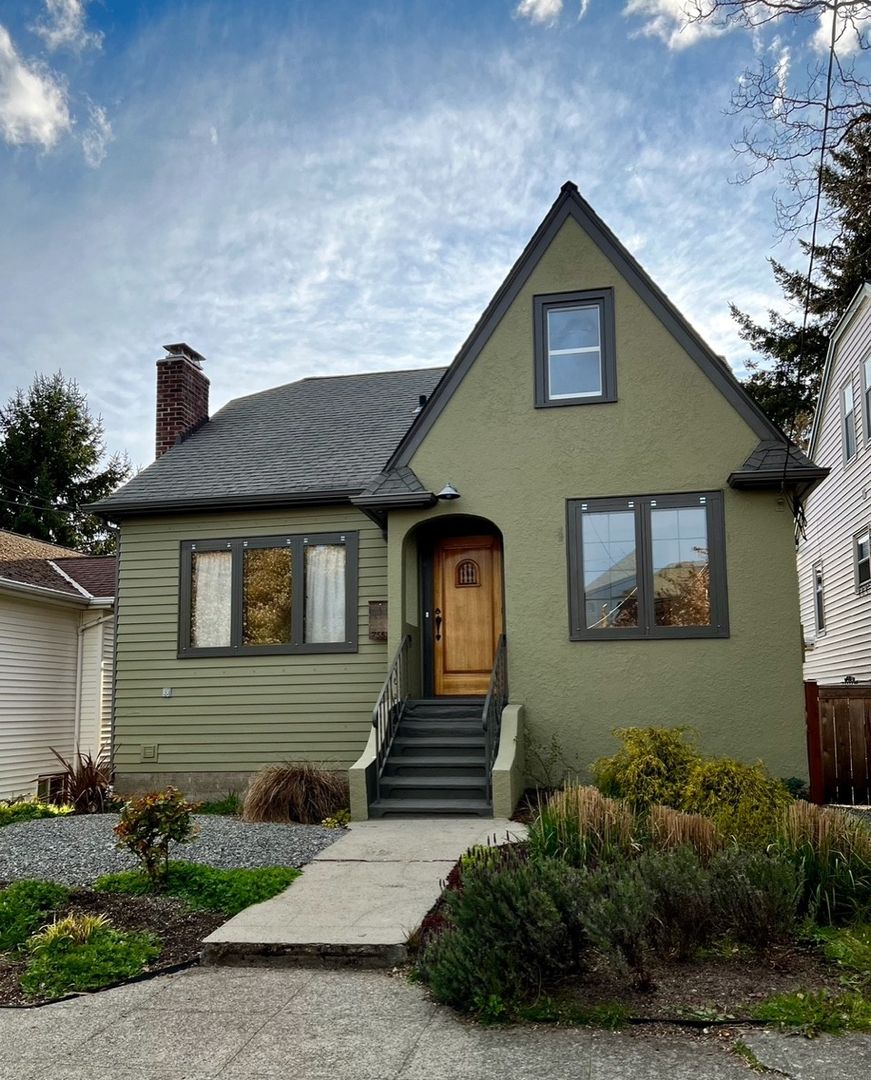 Seattle House: 7553 32nd Ave NW