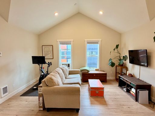 Listing photo thumbnail