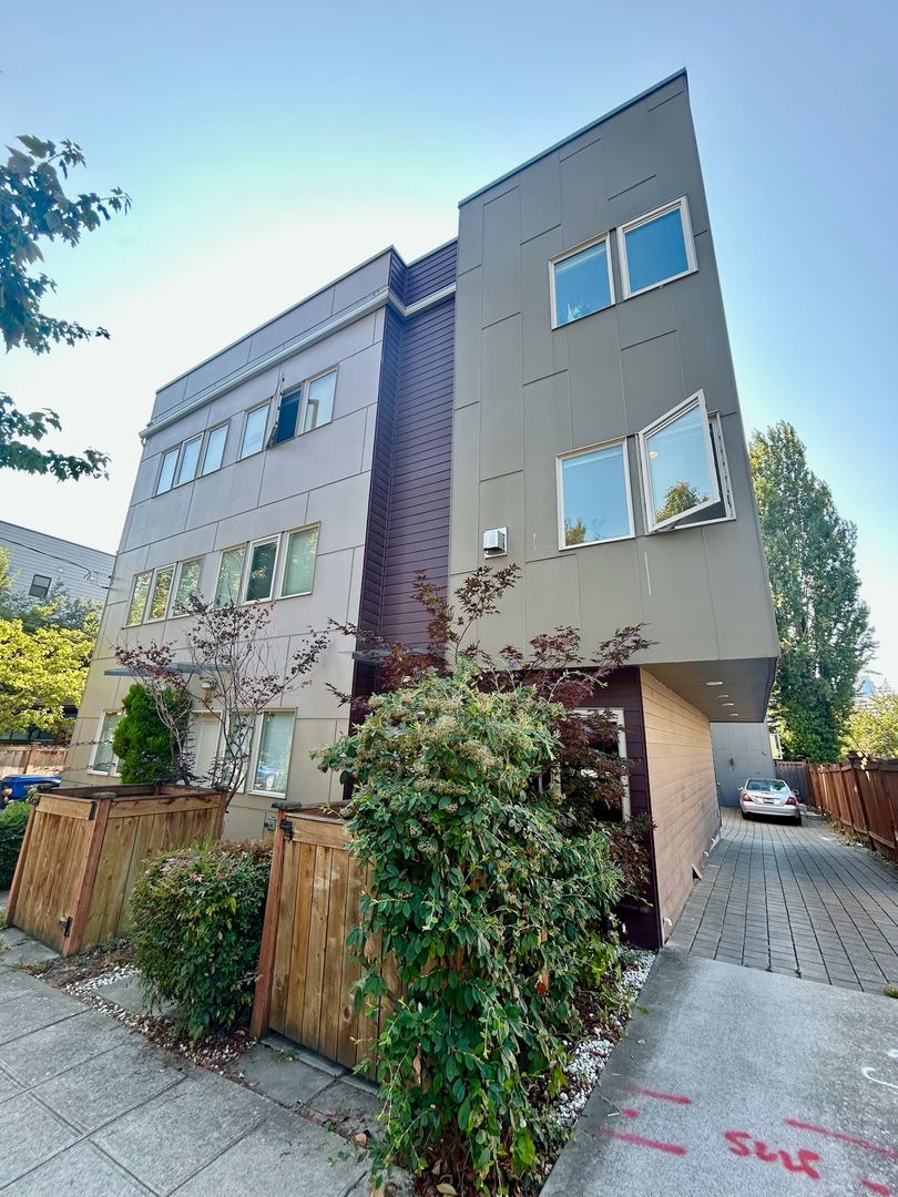 Seattle Townhome: 709 15th Ave #C