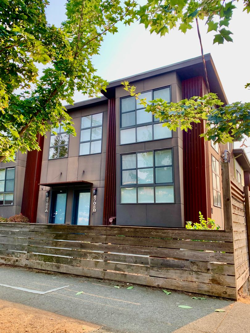 Seattle House: 6708B Corson Ave S