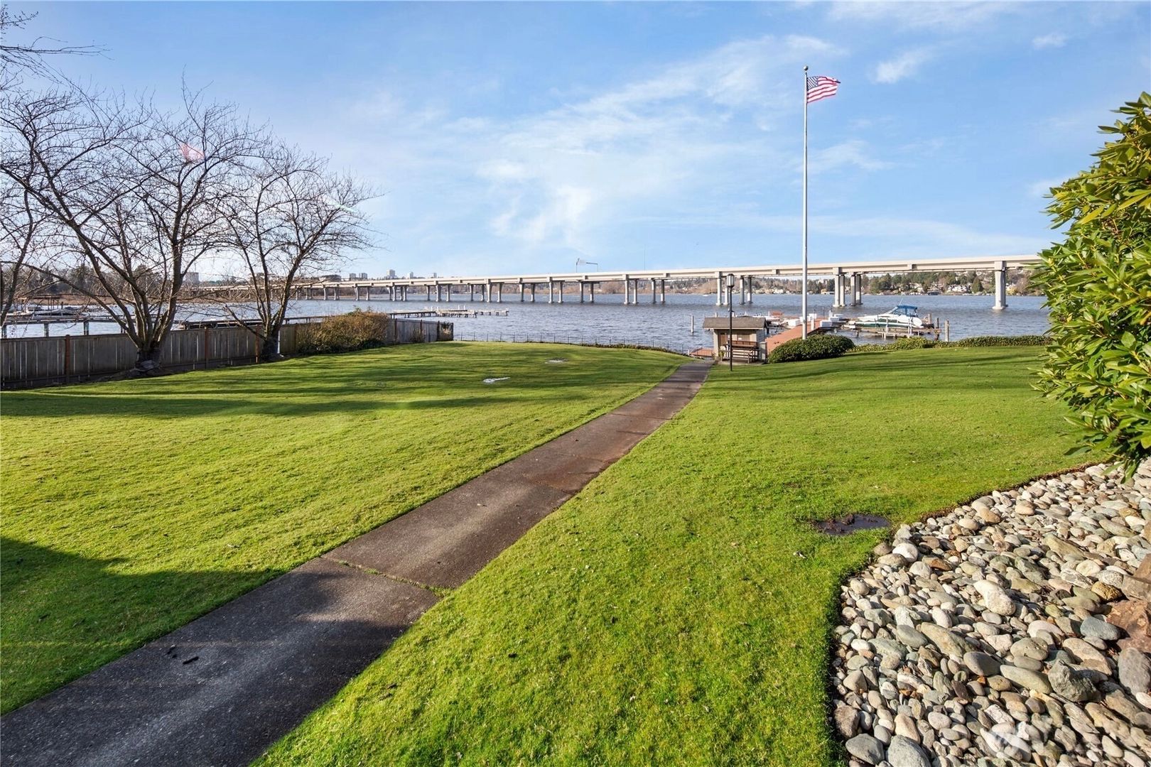 Seattle Condo: 2501 Canterbury Ln E #215