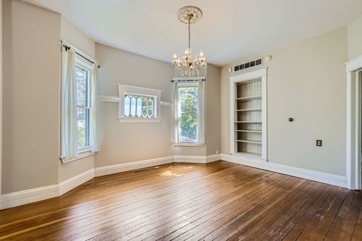Listing photo thumbnail