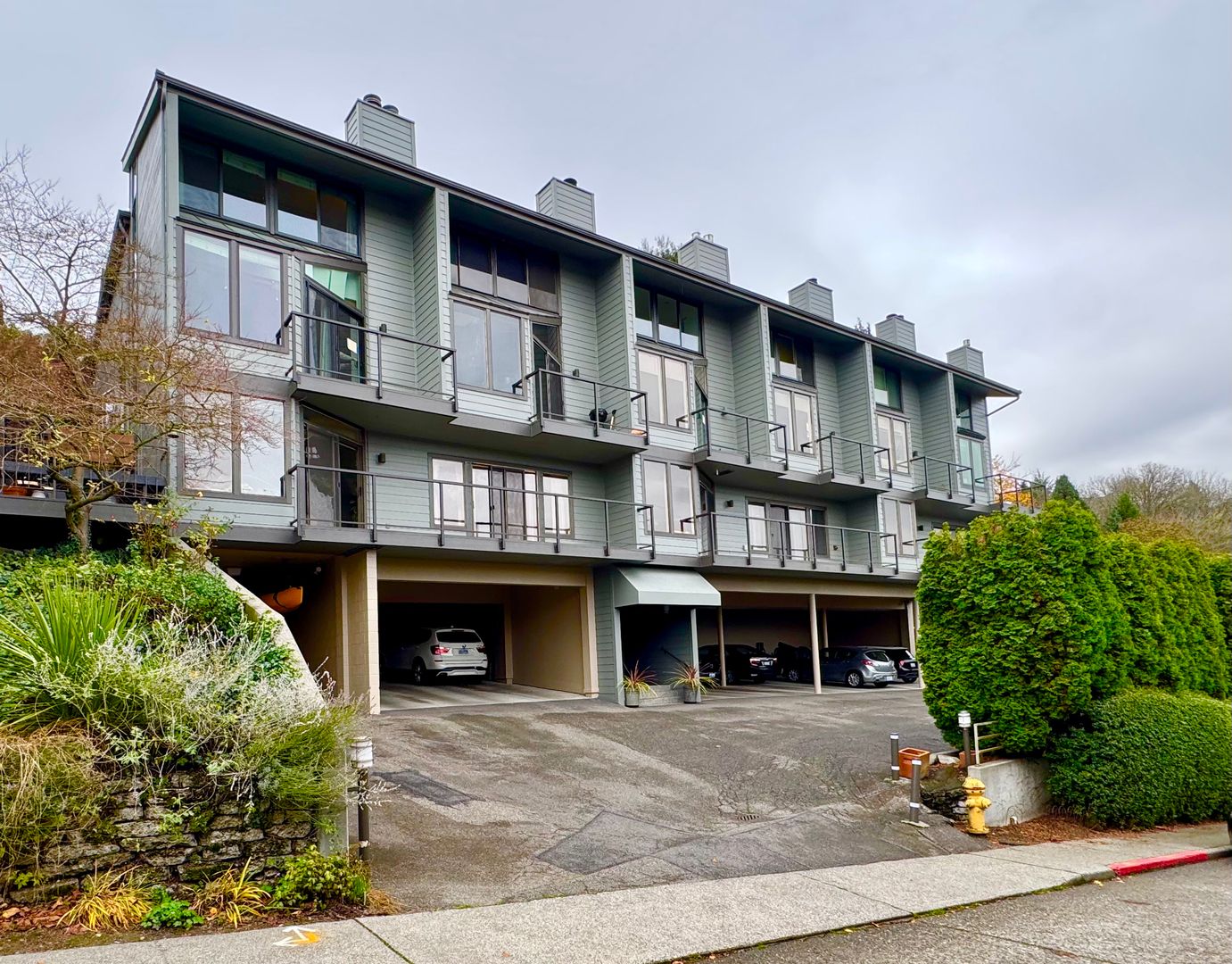 Seattle Condo: 2030 13th Ave W #206