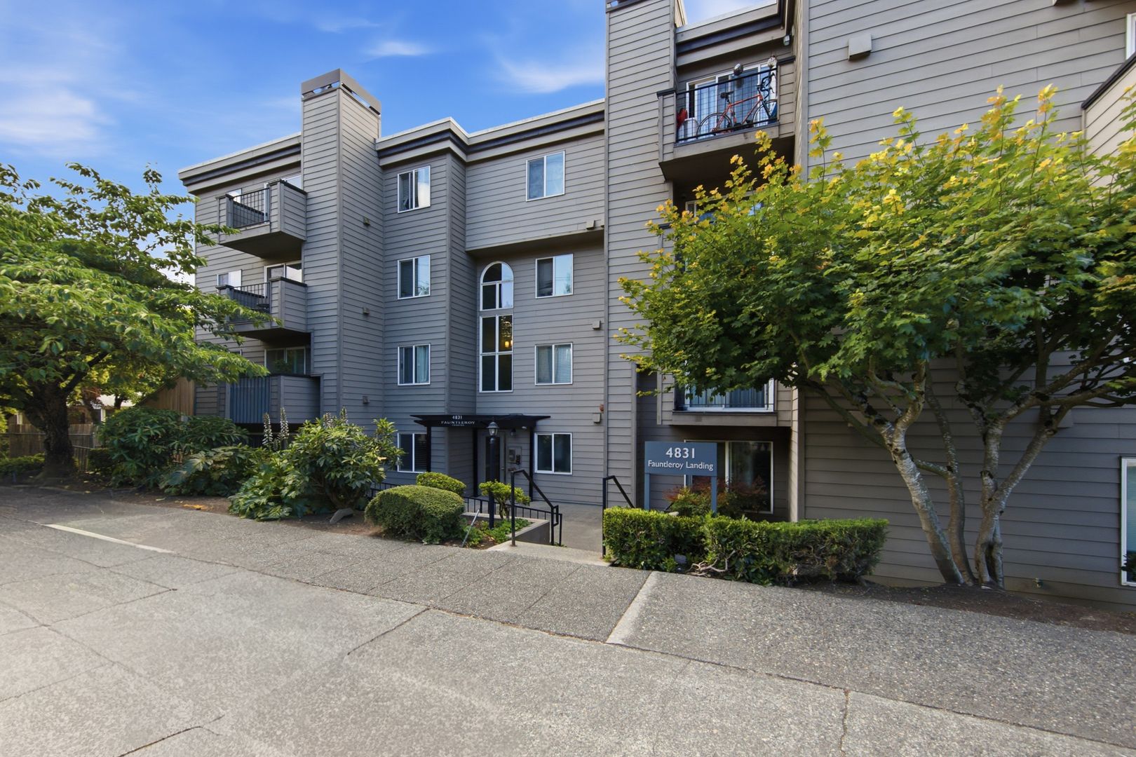 Seattle Condo: 4831 Fauntleroy Way SW #201