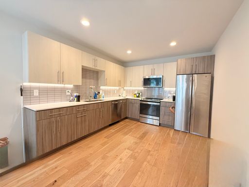 Listing photo thumbnail