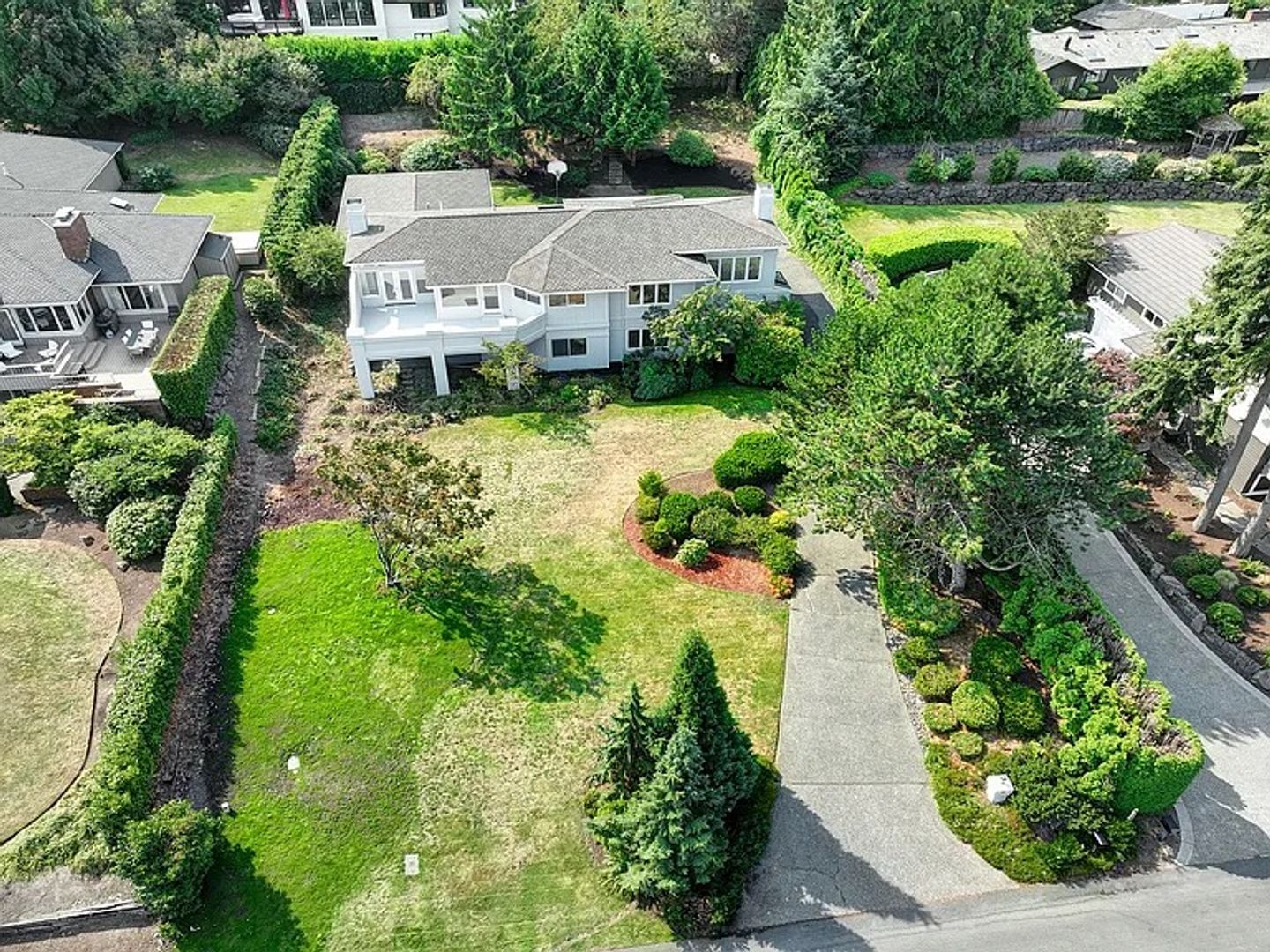Clyde Hill House: 9025 NE 26th St