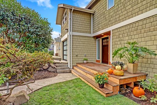Listing photo thumbnail