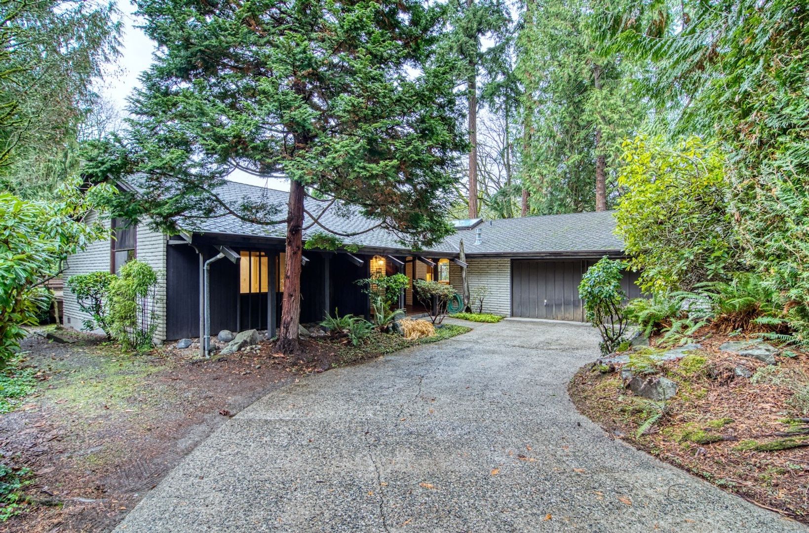 Mercer Island House: 8449 SE 33rd Pl