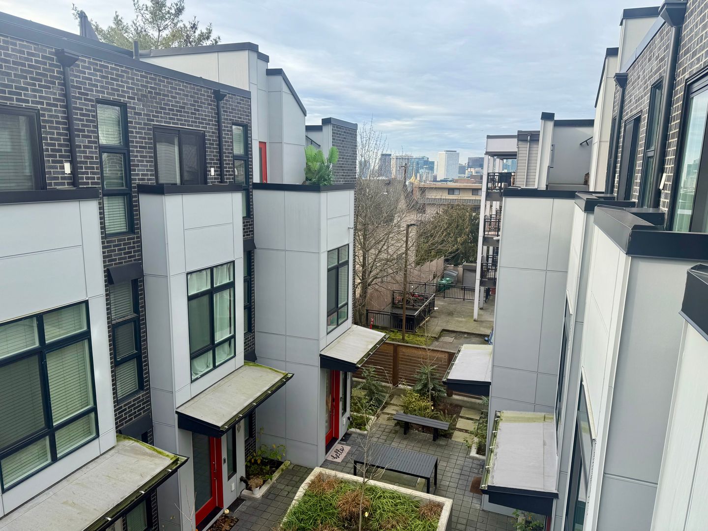 Seattle Townhome: 1435 E Howell St