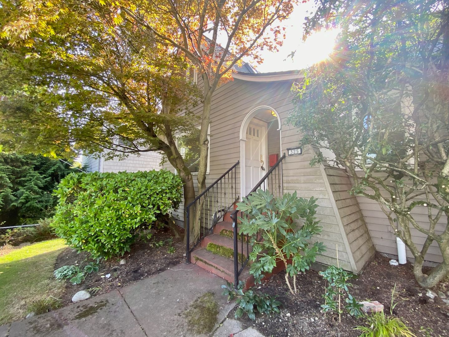 Seattle House: 325 N 80th St