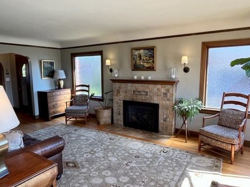 Listing photo thumbnail
