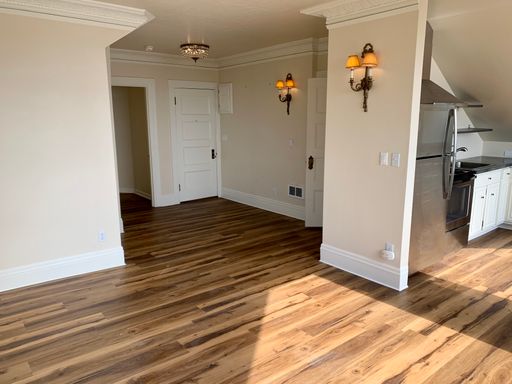 Listing photo thumbnail