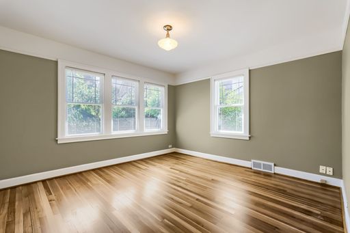 Listing photo thumbnail
