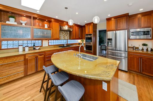 Listing photo thumbnail
