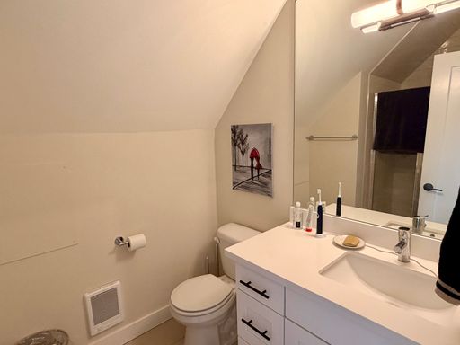 Listing photo thumbnail