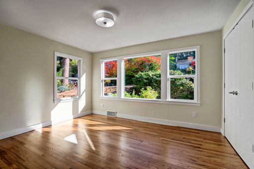 Listing photo thumbnail