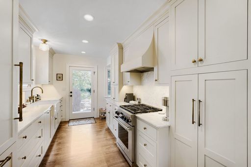 Listing photo thumbnail