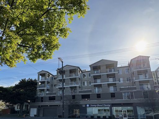 2530 15th Ave W #410, Seattle, WA 98119