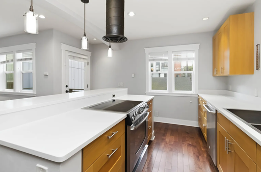 Listing photo thumbnail