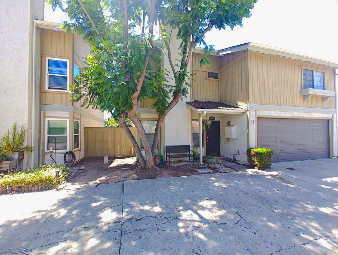Orange House: 3310 E Collins Ave #1