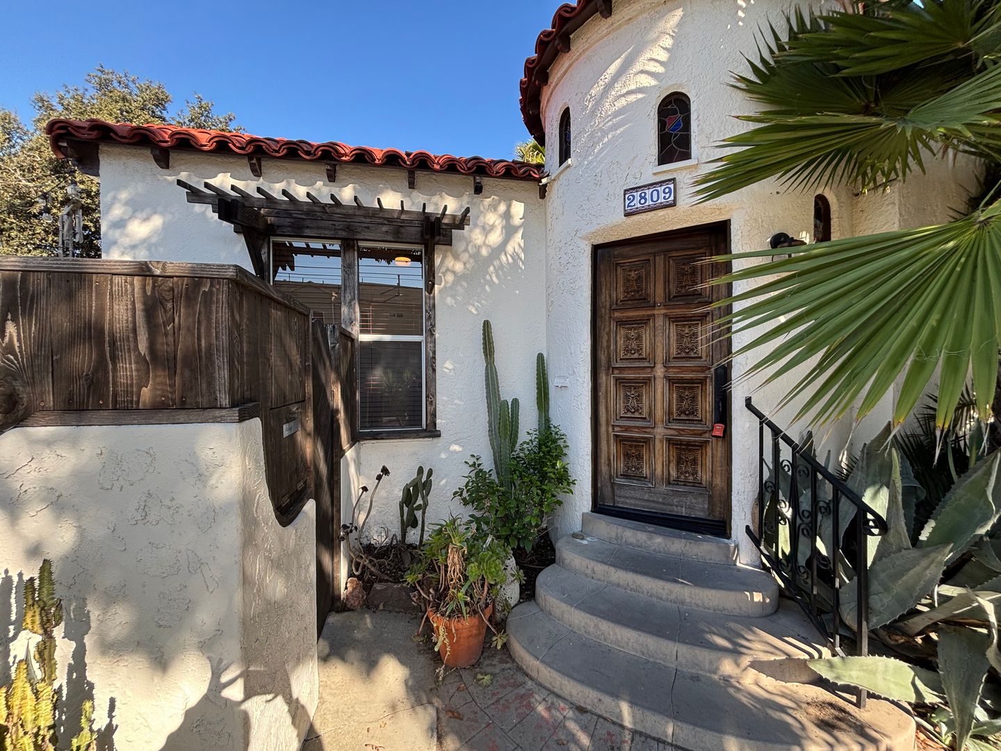 Long Beach House: 2809 E. 11th St