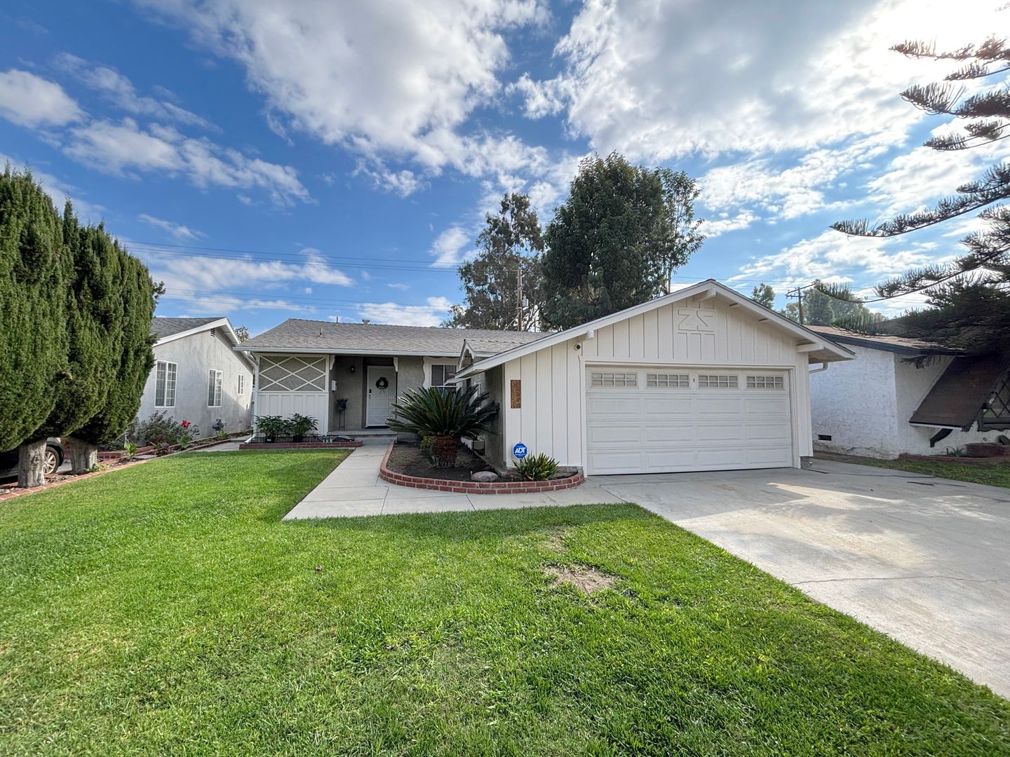 Lakewood House: 21350 Rossford Ave