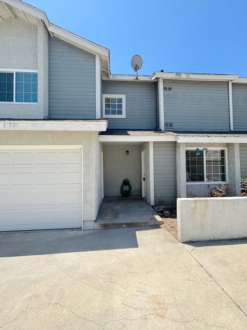 Cypress Apartment: 8711 Moody St.
