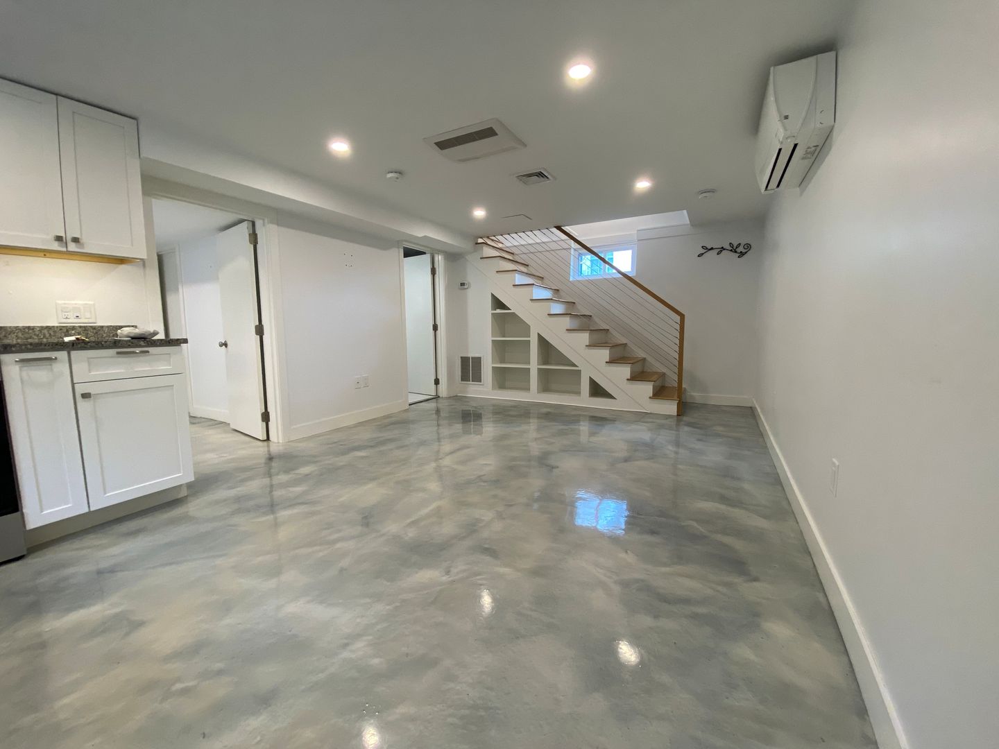 Gloucester Apartment: 10 Gloucester Avenue