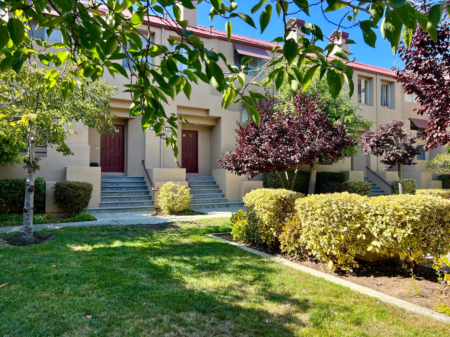 Foster City Townhome: 231 Commons Lane
