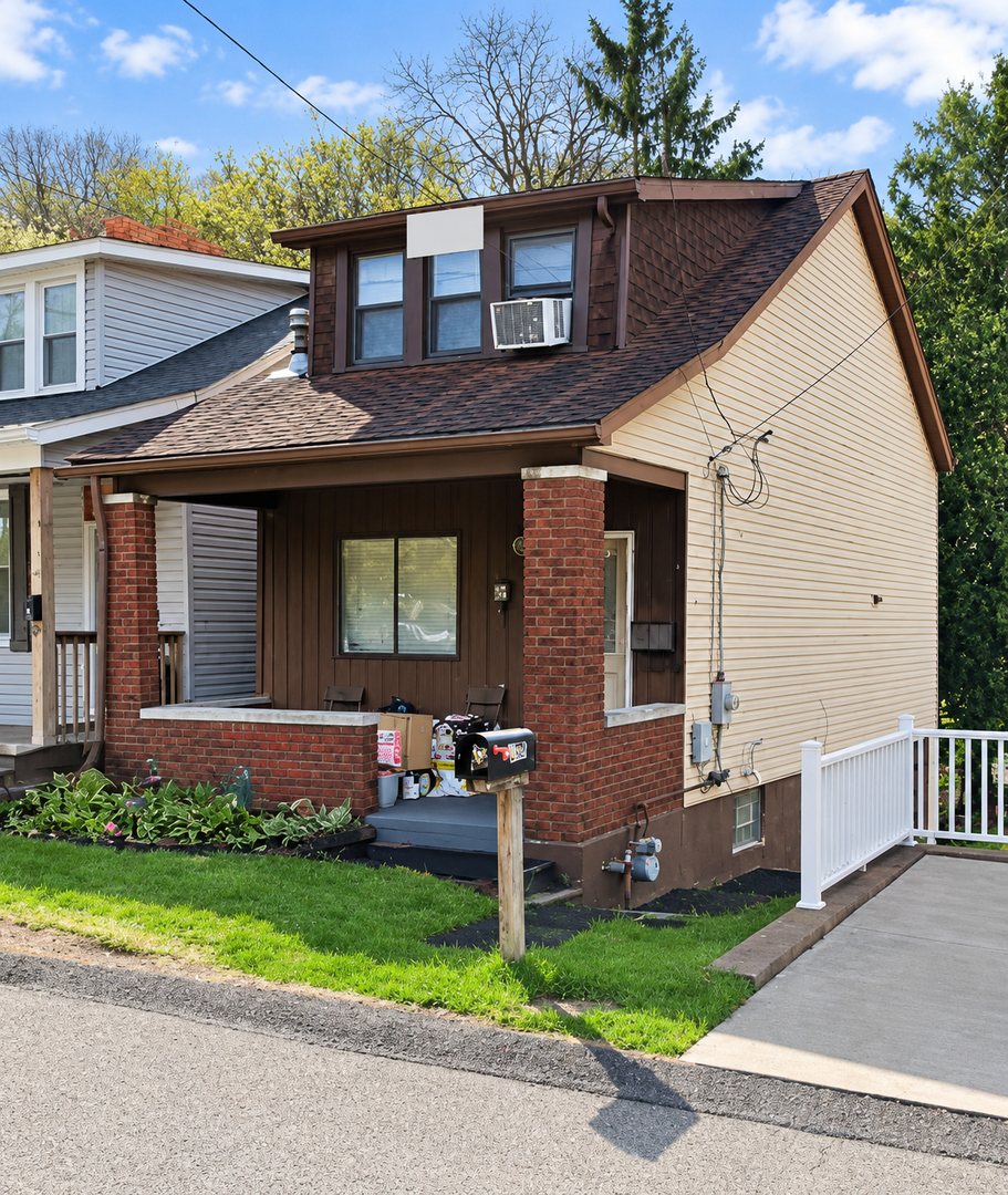 Pittsburgh House: 208 Friday St