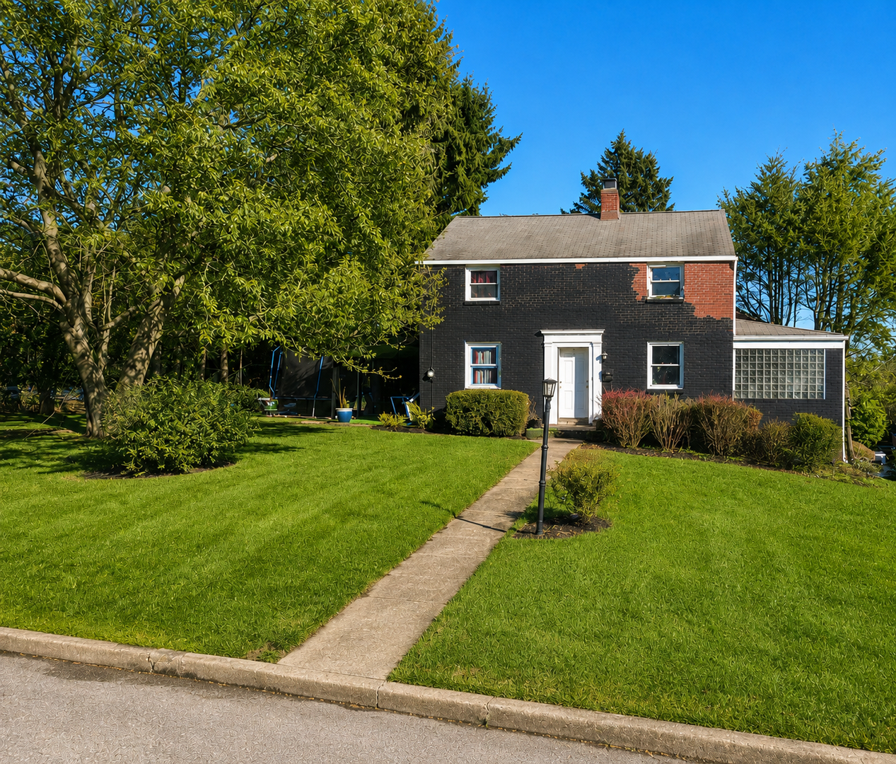 Pittsburgh House: 213 Milliken Ave