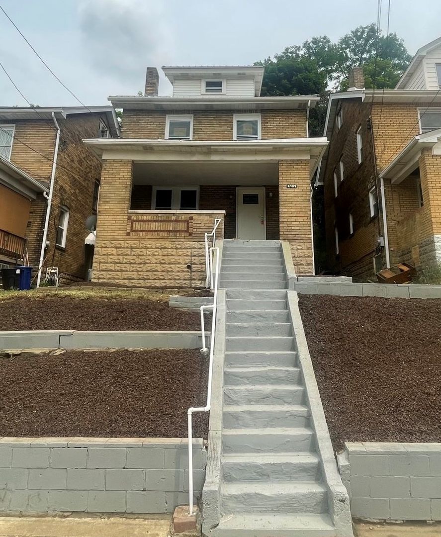 Pittsburgh House: 1409 Brookline Blvd