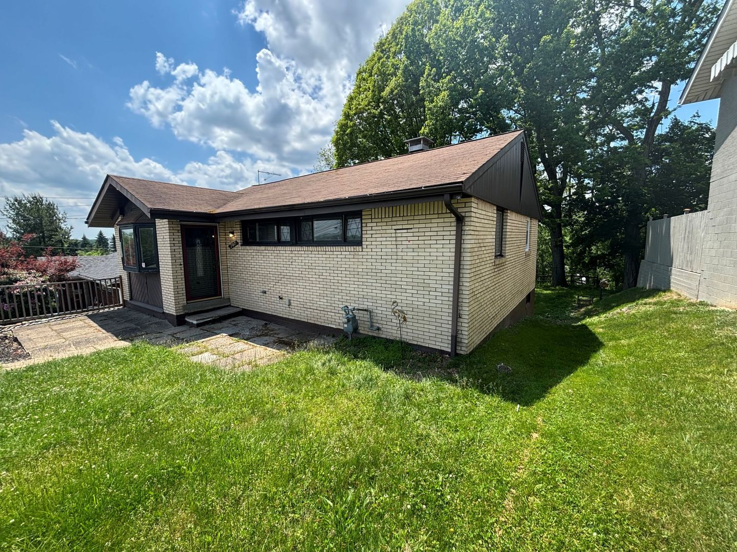 Pittsburgh House: 207 Kingston Dr