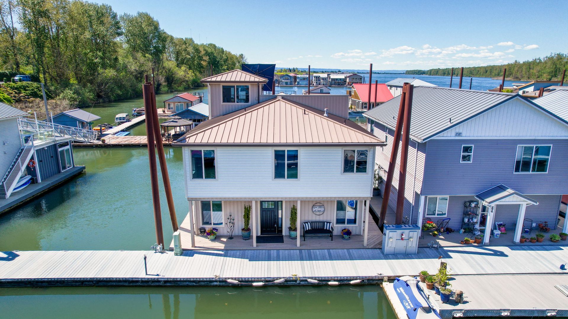Portland House: 18525 NE Marine Drive, Slip #E3