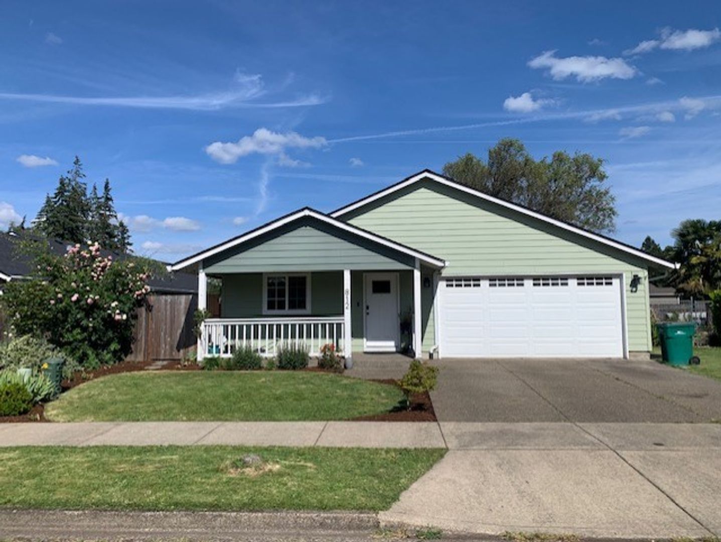 Newberg House: 812 S Pacific Street