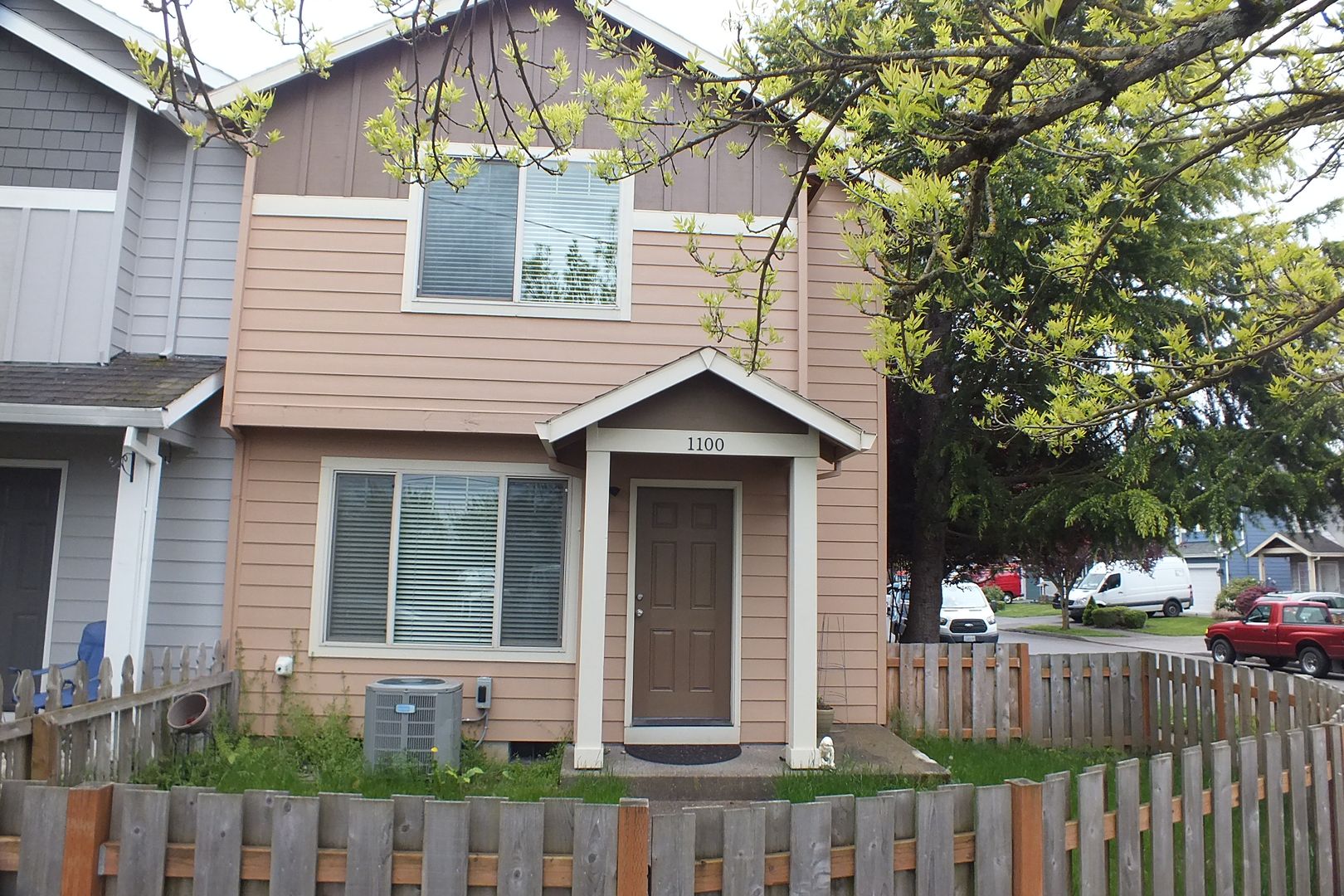 Troutdale Townhome: 1100 W Historic Columbia River Hwy