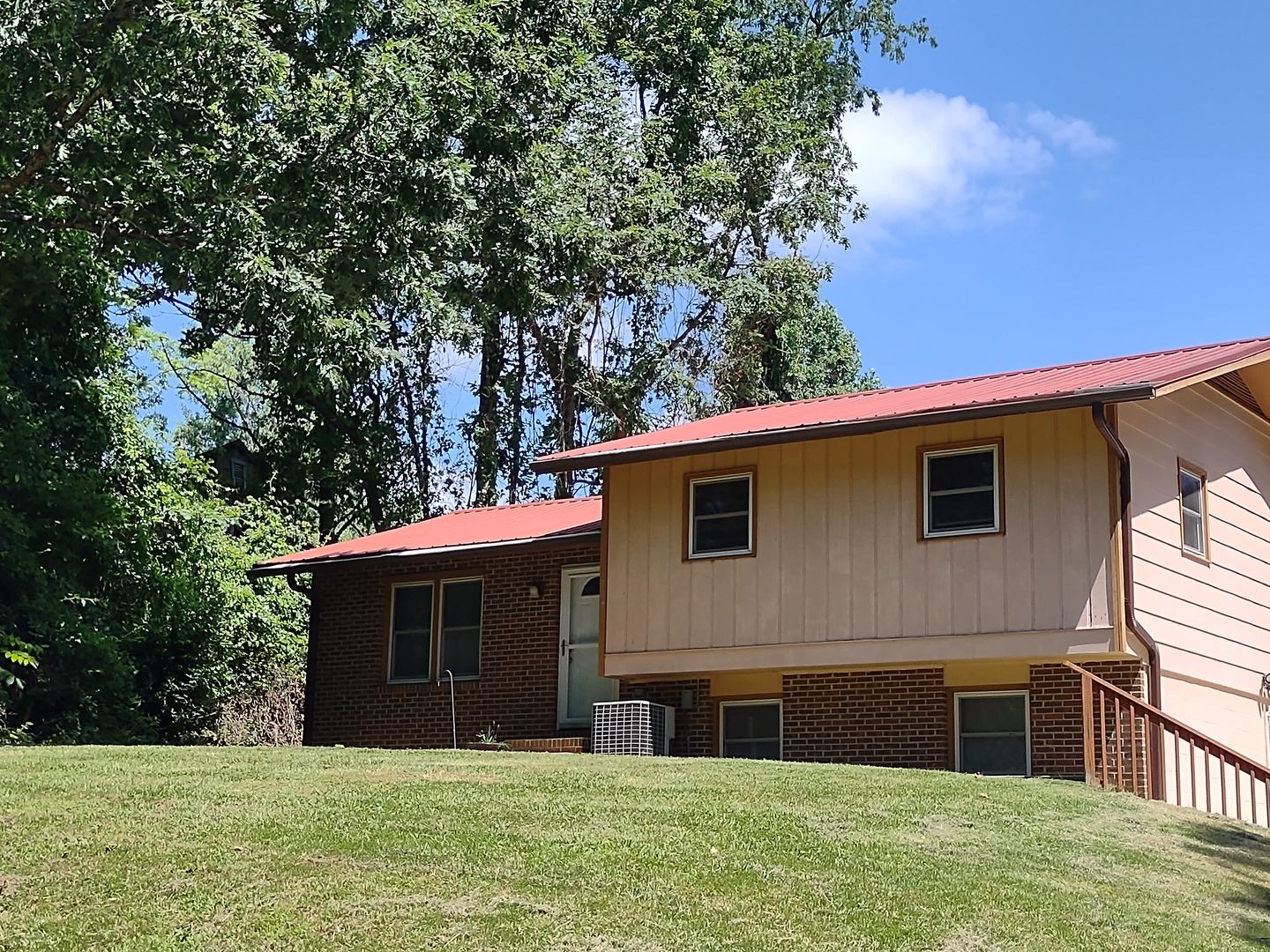 Hendersonville House: 717 Connor Ave