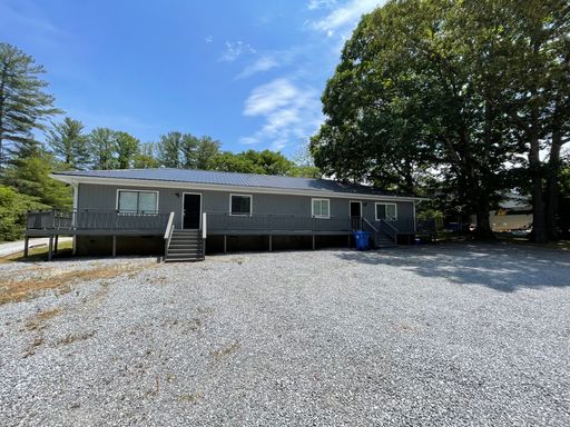 Charming 2-bedroom, 1-bathroom duplex in Arden